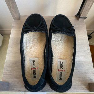 Minnetonka Black Moccasin Flats Shoes
